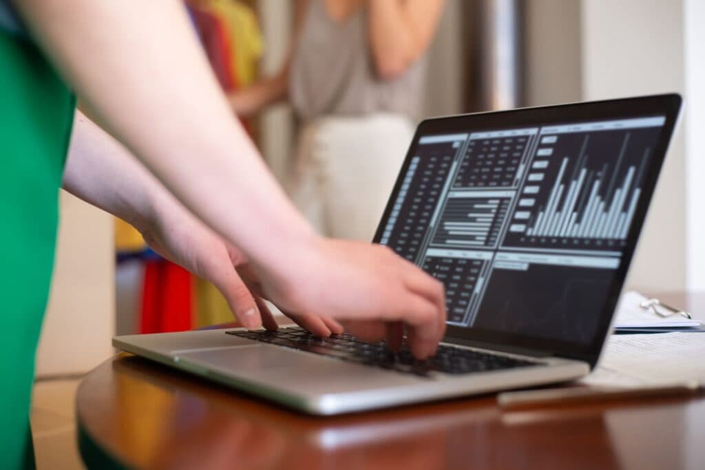 Como otimizar processos de vendas com tecnologia na prática
