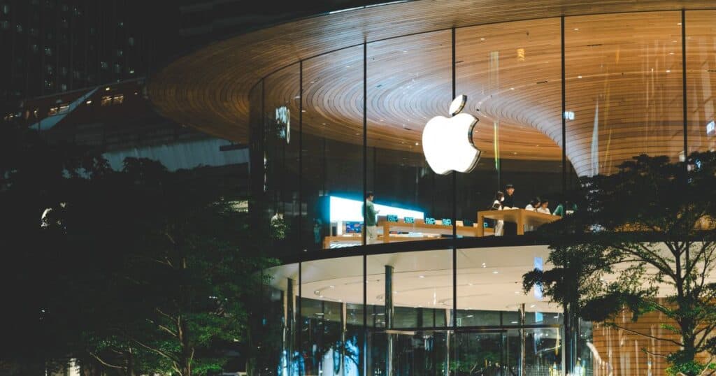 Apple testa chips de memória chineses para iPhones e MacBooks