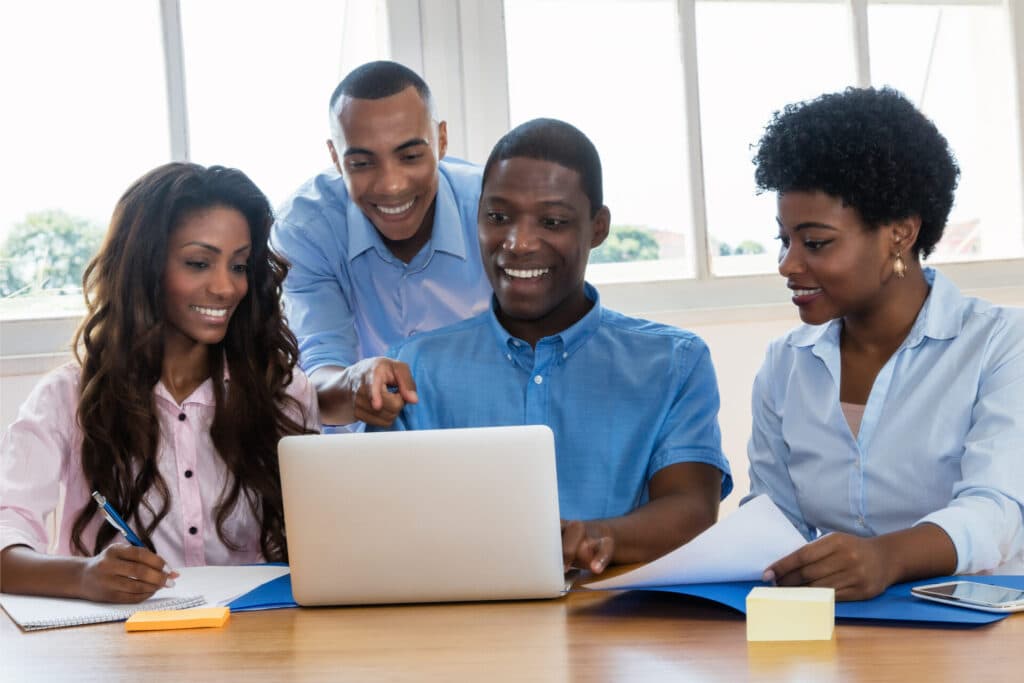 Empresas de Tecnologia Abrem Programas de Trainee com Remuneração
